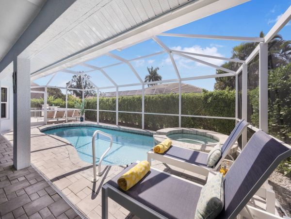 Great Vacation Pool Home in Marco Island