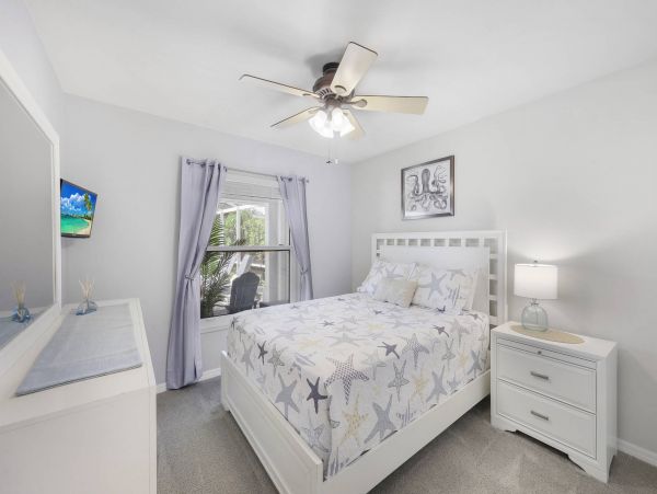 Great Vacation Pool Home in Marco Island