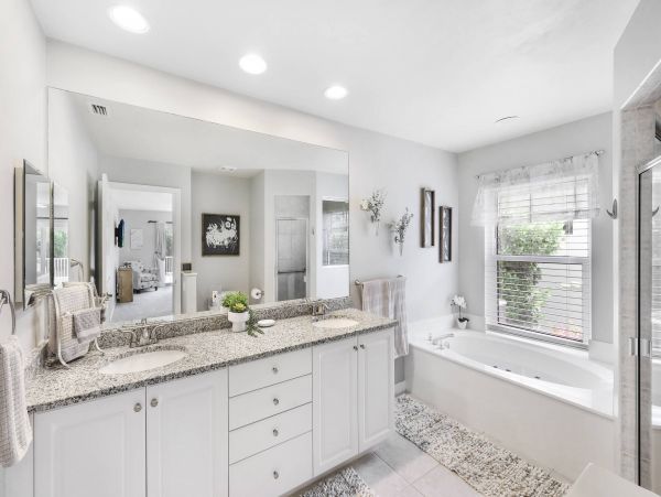 Great Vacation Pool Home in Marco Island