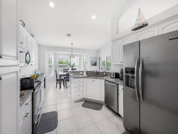 Great Vacation Pool Home in Marco Island