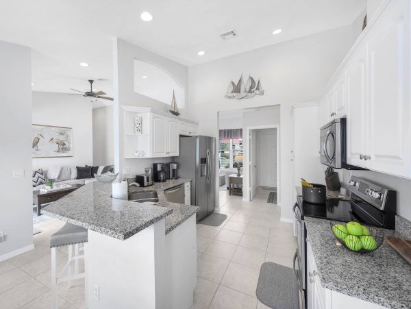 Great Vacation Pool Home in Marco Island