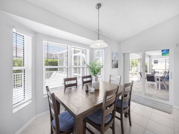 Great Vacation Pool Home in Marco Island