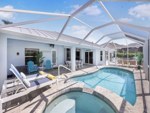 Great Vacation Pool Home in Marco Island
