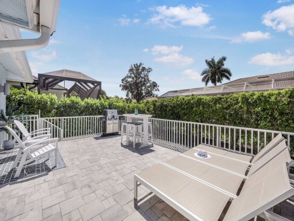 Great Vacation Pool Home in Marco Island