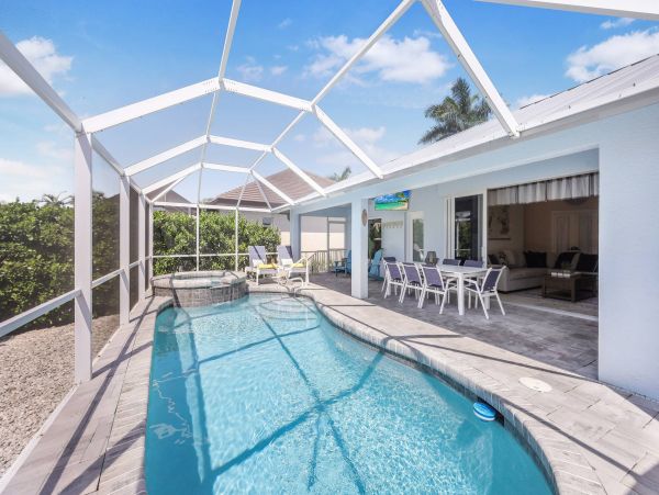 Great Vacation Pool Home in Marco Island