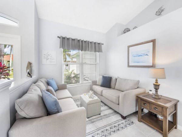 Great Vacation Pool Home in Marco Island