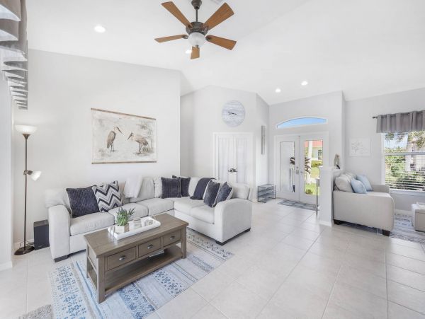 Great Vacation Pool Home in Marco Island