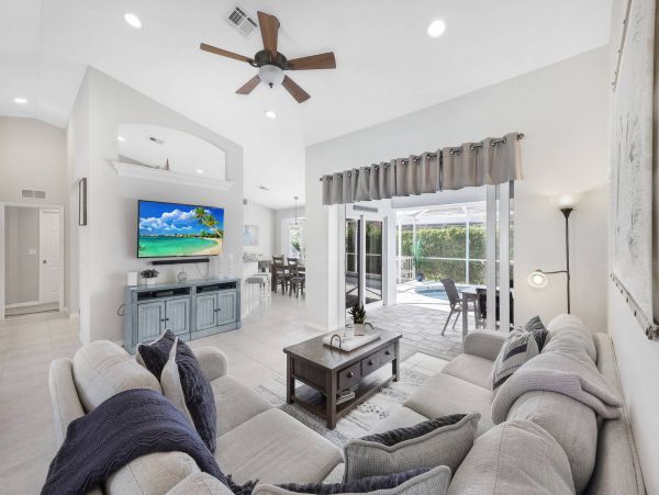 Great Vacation Pool Home in Marco Island