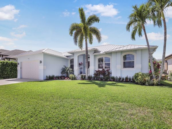 Great Vacation Pool Home in Marco Island