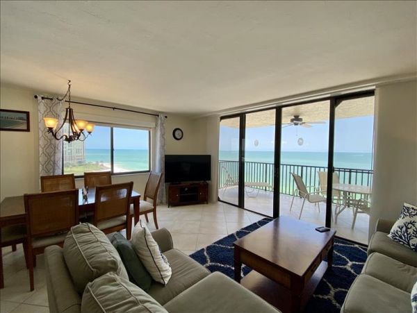 Beautiful Beach Front Condo with 2 Bedrooms
