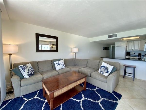 Beautiful Beach Front Condo with 2 Bedrooms