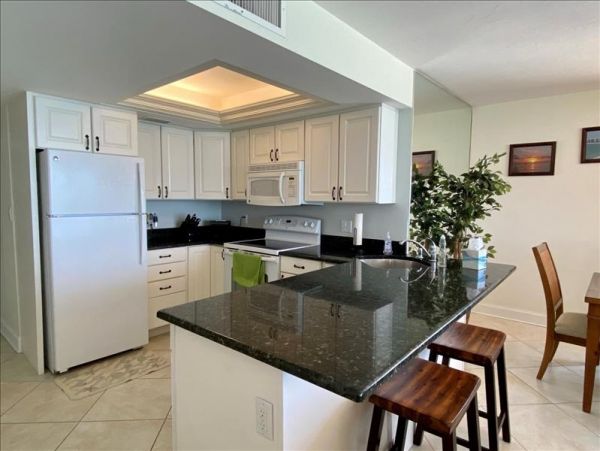Beautiful Beach Front Condo with 2 Bedrooms
