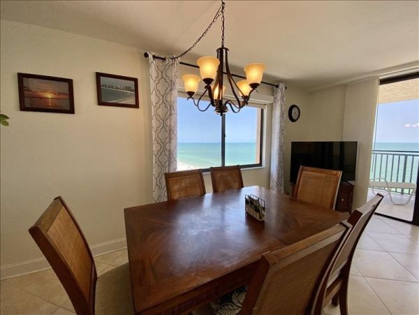 Beautiful Beach Front Condo with 2 Bedrooms