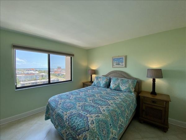 Beautiful Beach Front Condo with 2 Bedrooms
