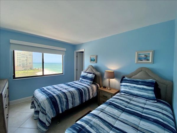 Beautiful Beach Front Condo with 2 Bedrooms