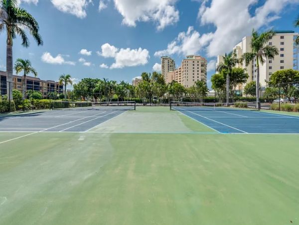 Beautiful Beach Front Condo with 2 Bedrooms