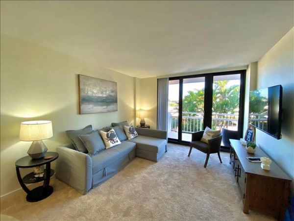 Beach Condo 1 Bedroom 1.5 Bathroom, Pool  in Marco Island