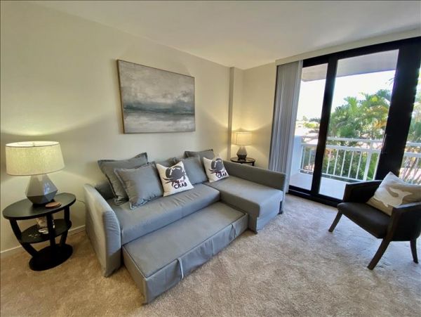 Beach Condo 1 Bedroom 1.5 Bathroom, Pool  in Marco Island