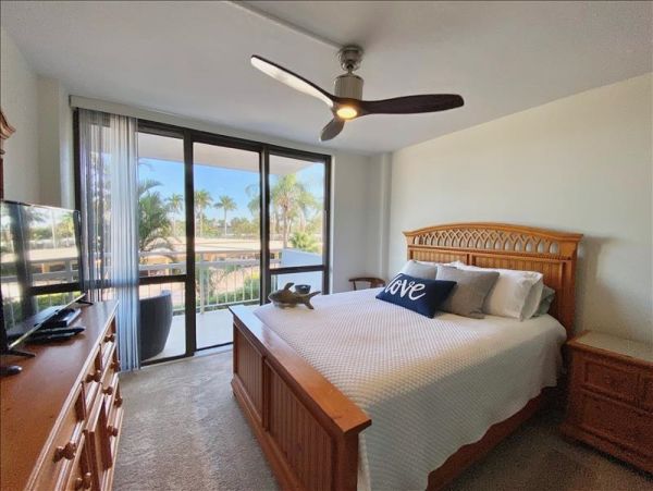 Beach Condo 1 Bedroom 1.5 Bathroom, Pool  in Marco Island