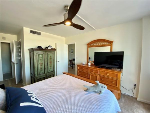 Beach Condo 1 Bedroom 1.5 Bathroom, Pool  in Marco Island