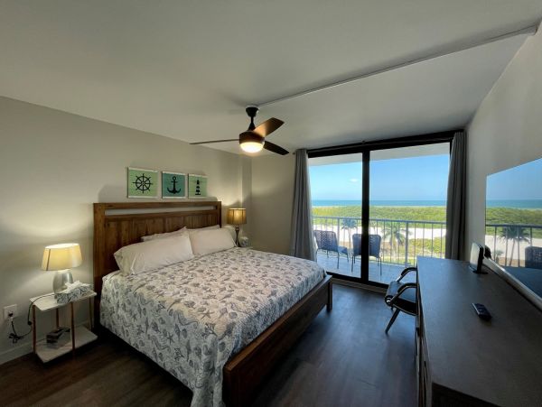 Charming Condo in Marco Island with Great Amenities
