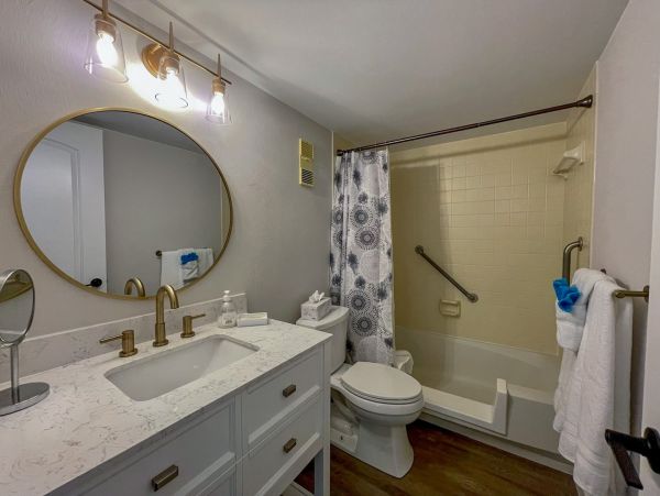 Charming Condo in Marco Island with Great Amenities