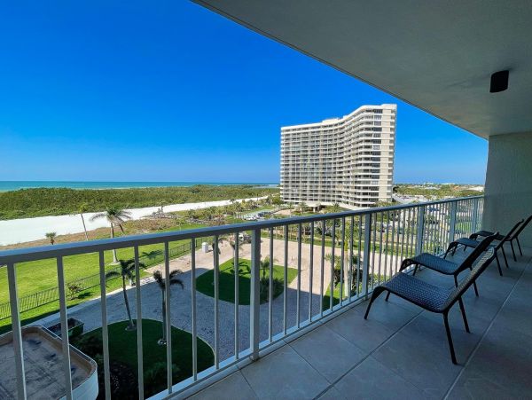 Charming Condo in Marco Island with Great Amenities