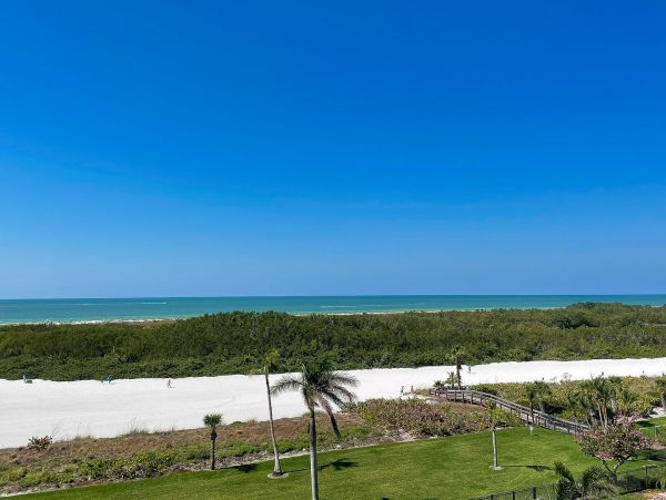 Charming Condo in Marco Island with Great Amenities