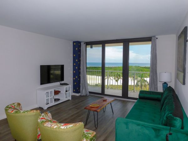 Charming Condo in Marco Island with Great Amenities