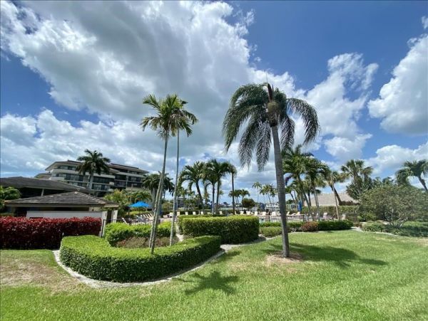 Beach access right across the way at South Seas