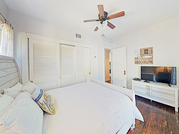 Palm Beach Bungalow with 3 Bedrooms