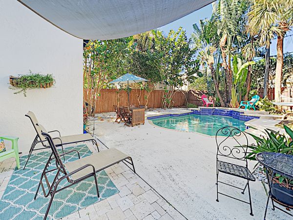 Palm Beach Bungalow with 3 Bedrooms