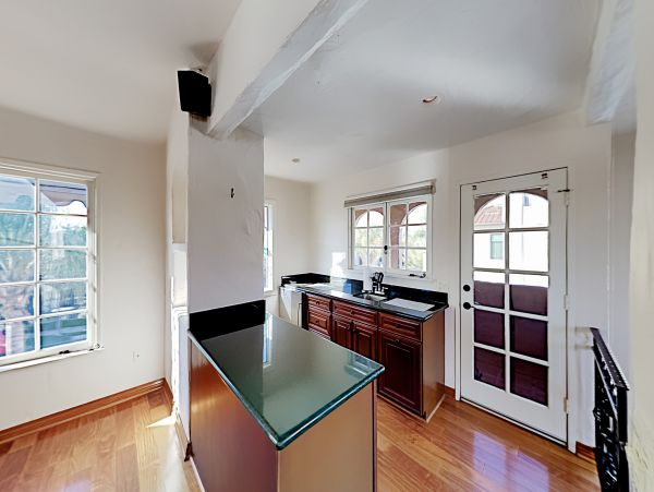 Manhattan Beach Home 1027001