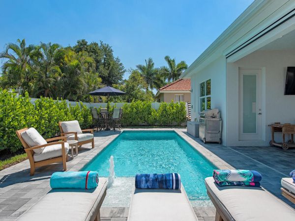 Beautiful & Cozy 4 Bedroom Vacation Home with Private Pool
