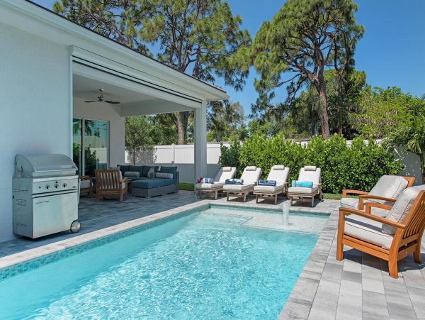 Beautiful & Cozy 4 Bedroom Vacation Home with Private Pool