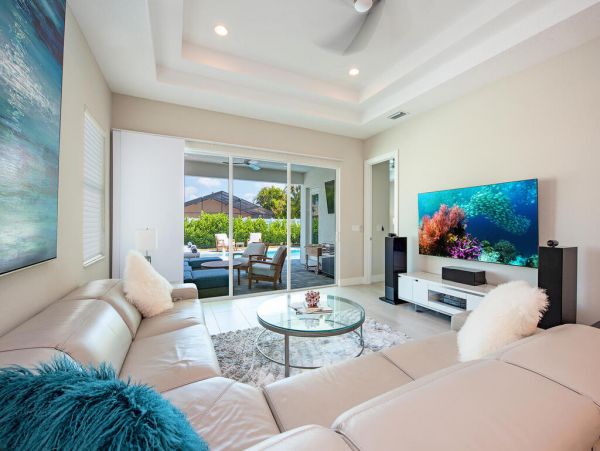 Beautiful & Cozy 4 Bedroom Vacation Home with Private Pool