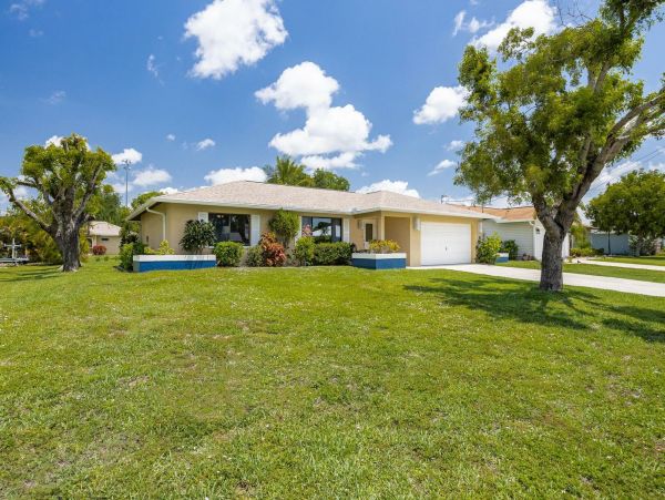 Cape Coral Vacation Pool Home Three Bedroom