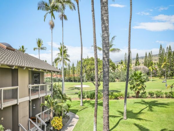 3 Bedroom Vacation Condo with Golf Course and Close to Beach