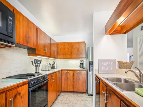 3 Bedroom Vacation Condo with Golf Course and Close to Beach