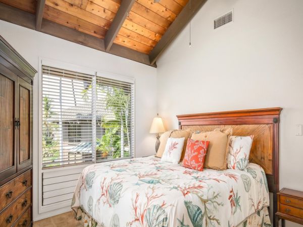 3 Bedroom Vacation Condo with Golf Course and Close to Beach