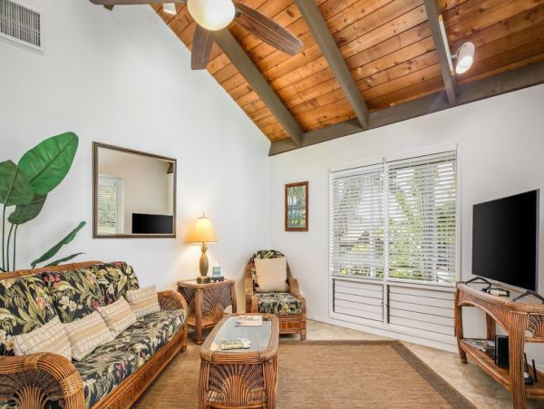 3 Bedroom Vacation Condo with Golf Course and Close to Beach