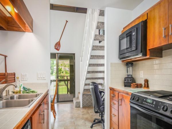 3 Bedroom Vacation Condo with Golf Course and Close to Beach