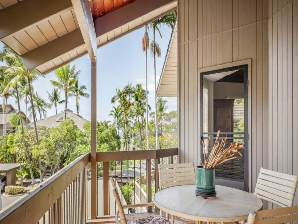 3 Bedroom Vacation Condo with Golf Course and Close to Beach