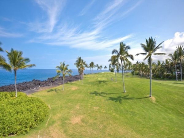 3 Bedroom Vacation Condo with Golf Course and Close to Beach