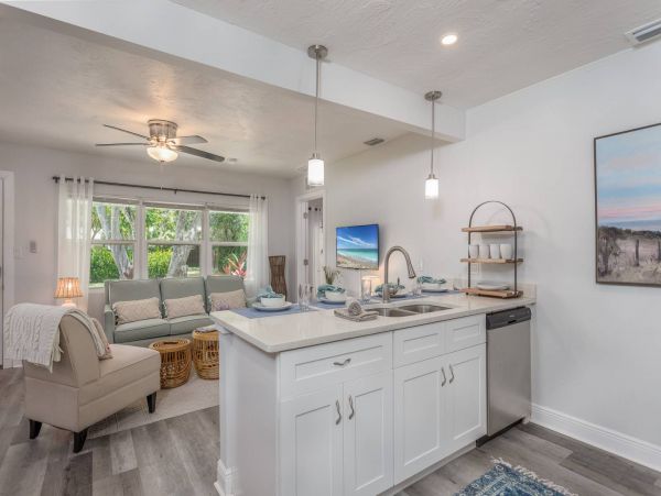 Adorable Sarasota 3 Bedroom Cottage Sleeps 6