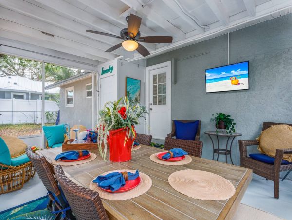 Adorable Sarasota 3 Bedroom Cottage Sleeps 6