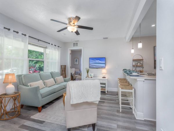 Adorable Sarasota 3 Bedroom Cottage Sleeps 6