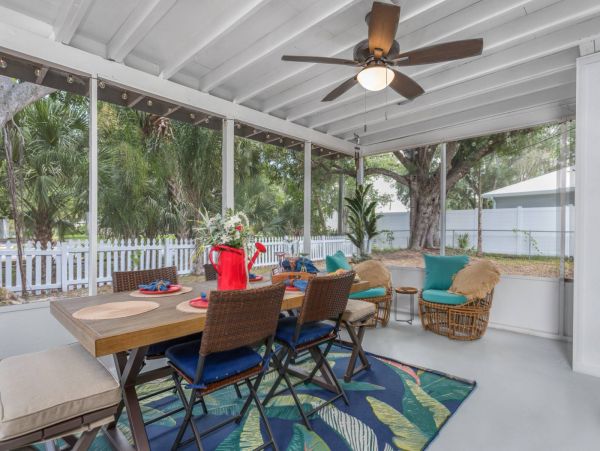 Adorable Sarasota 3 Bedroom Cottage Sleeps 6