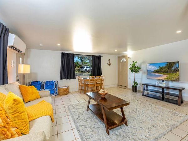 Beautiful Kihei Vacation Home Walk to Beach Sleeps 8