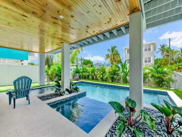 Bradenton Beach Luxury Vacation Pool Home Five Bedrooms